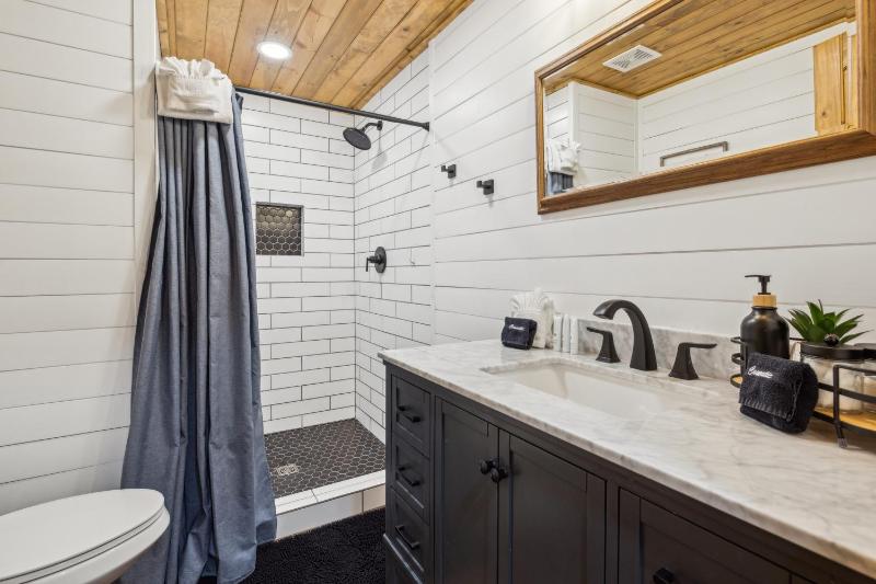 High Top Cabin cabin - image 12