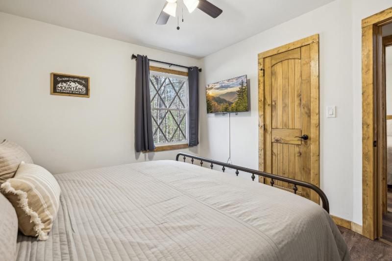 High Top Cabin cabin - image 40