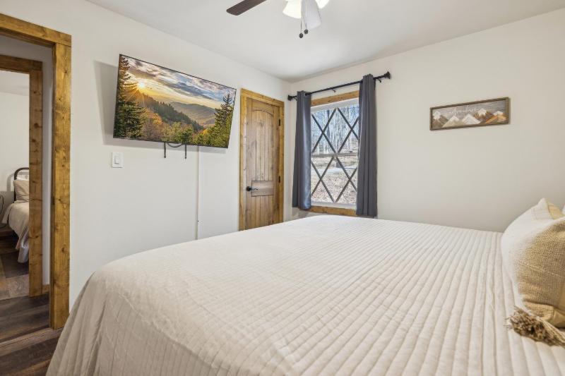 High Top Cabin cabin - image 4