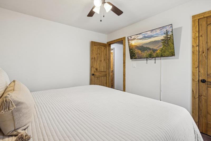High Top Cabin cabin - image 8