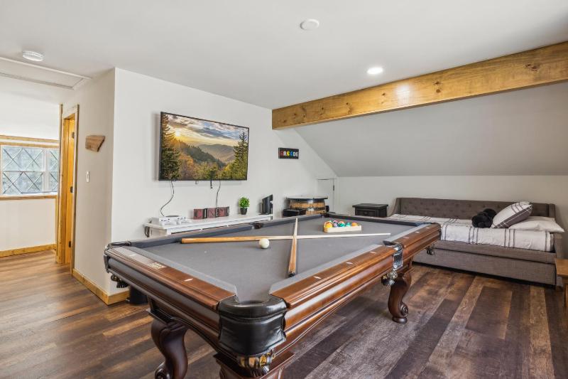 High Top Cabin cabin - image 10