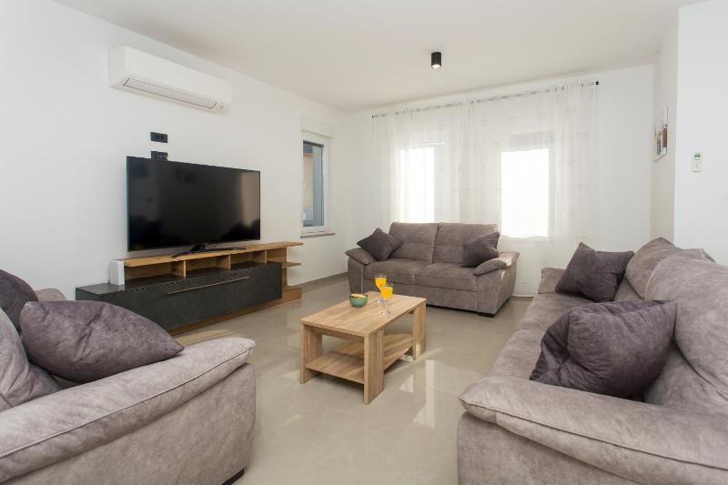 Family friendly house with a swimming pool Srinjine Split - 23770 - image 16
