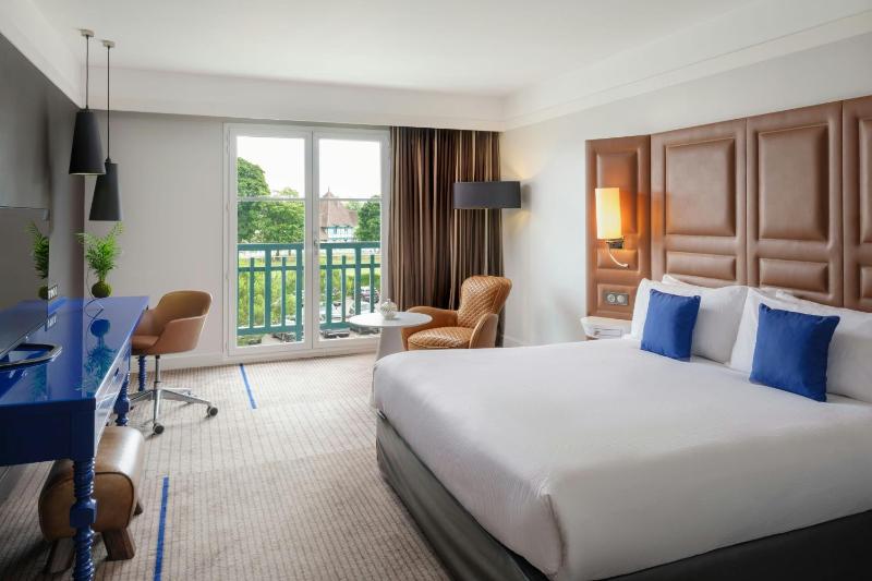 Classic Double Room image 4