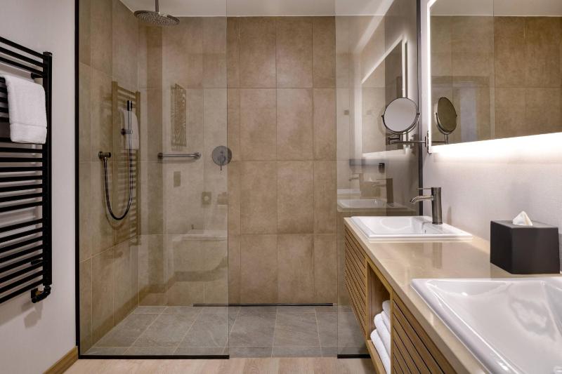 Standard Double Room with Balcony image 2