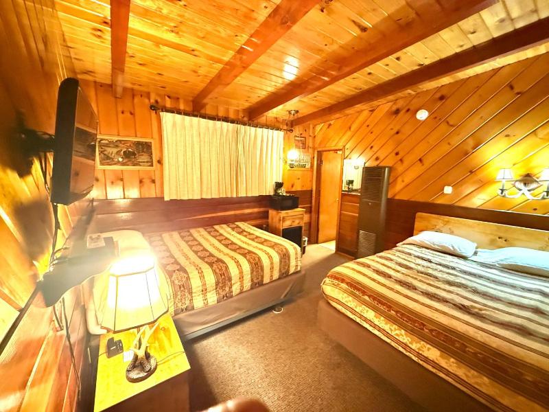 Queen Room with Two Queen Beds image 1