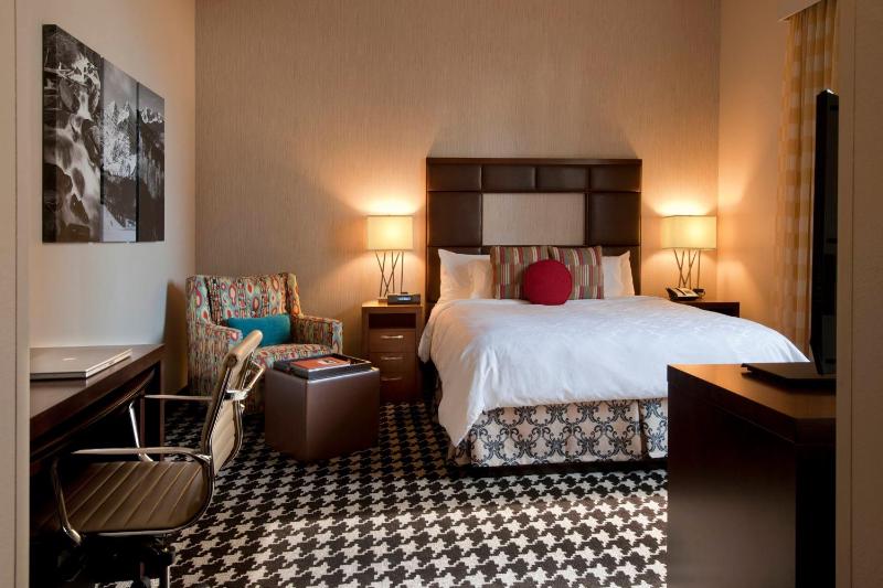 King Room with City View image 2