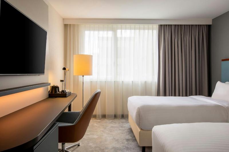 Deluxe Twin Room image 1
