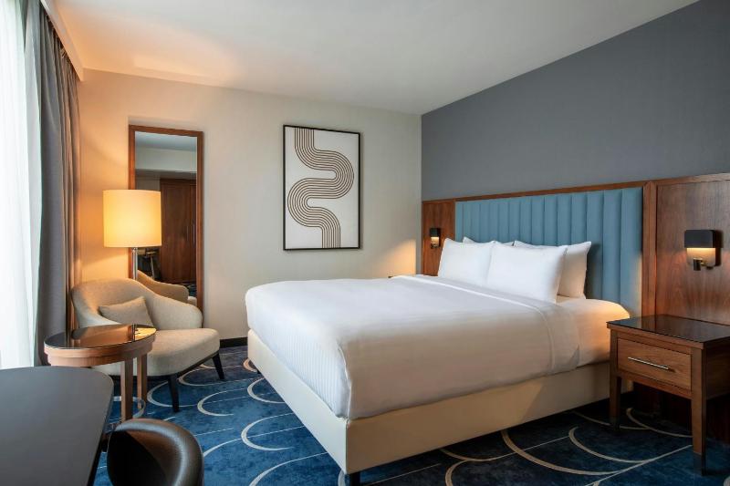 Superior King Room with WiFi & Balcony - Top Floor image 1