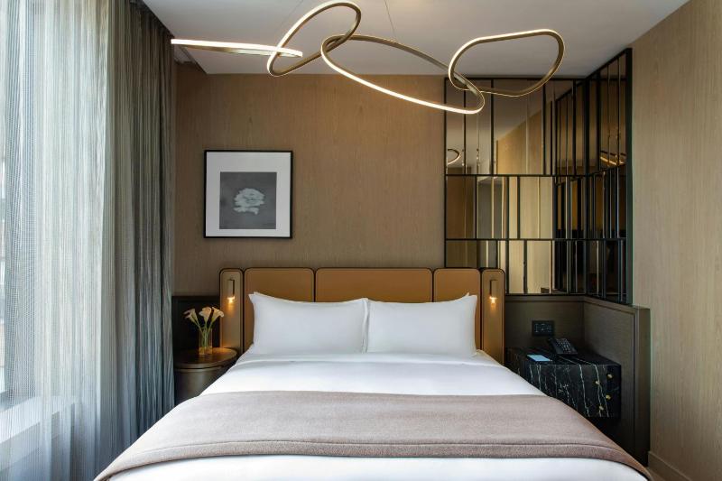 King Room - Low Floor image 4