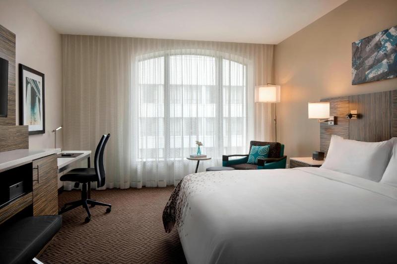 Renaissance Denver Downtown City Center Hotel - image 9