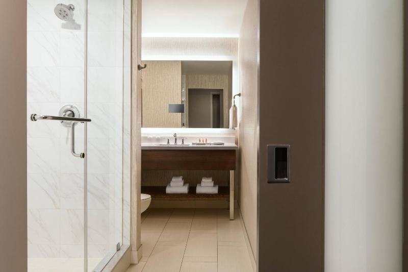 Renaissance Denver Downtown City Center Hotel - image 28