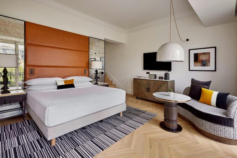 King Room with Champs Elysées View image 3