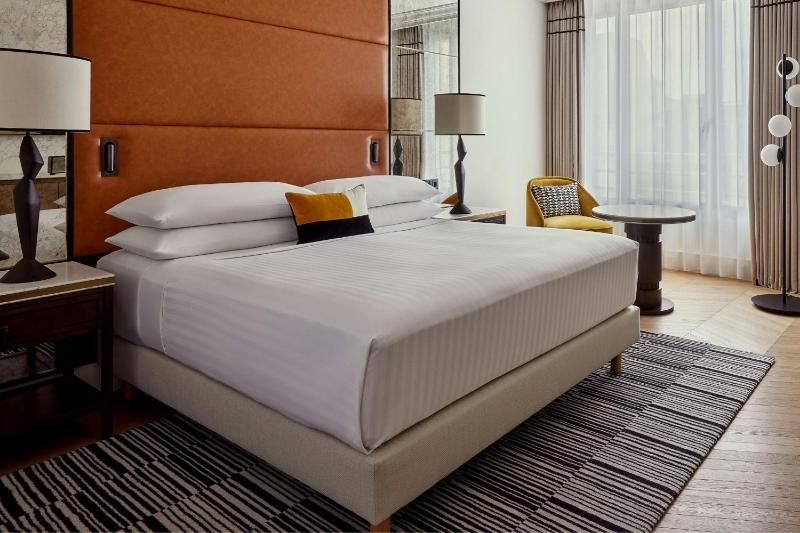 Comfort Queen Room image 1