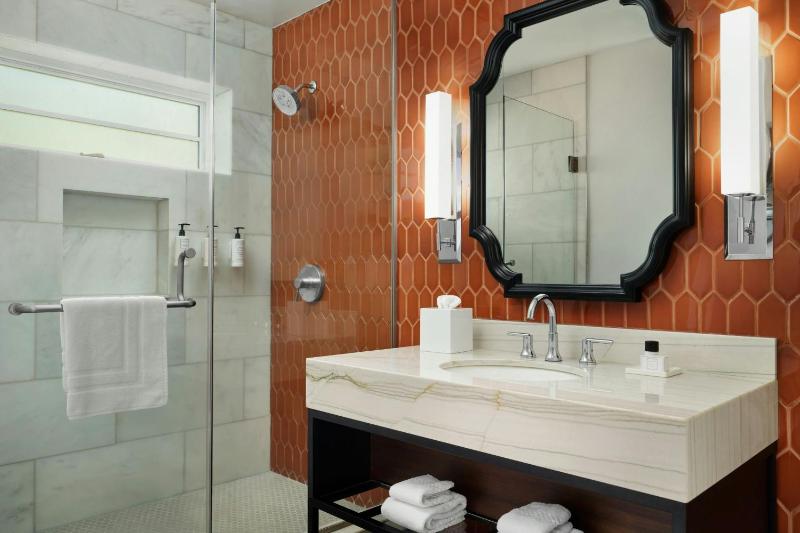 King Suite (No Resort Fees) image 2
