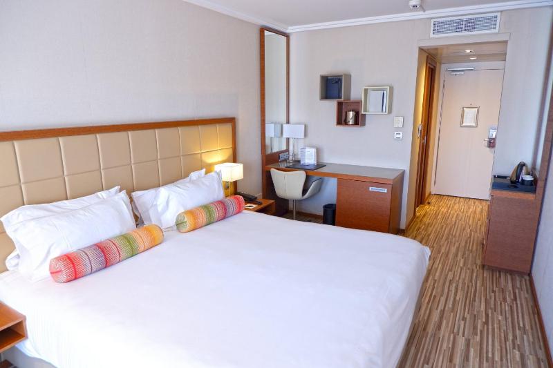 Double Room with City View image 1