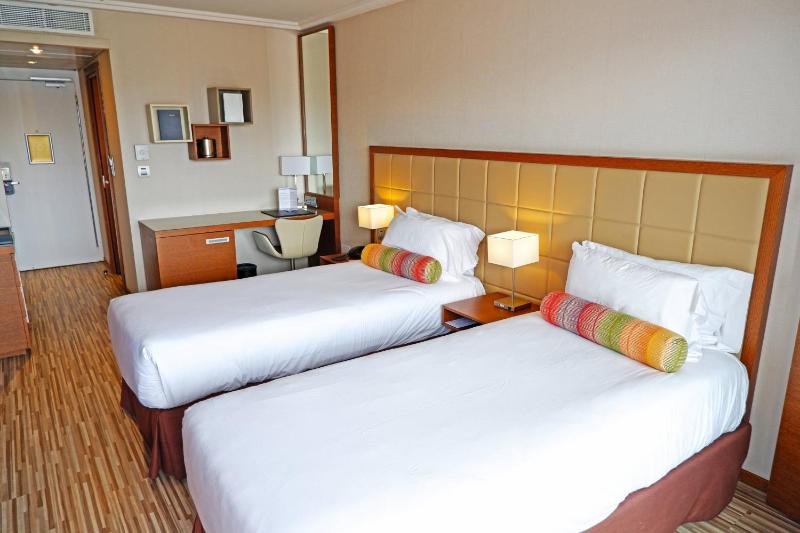 Double Room with Pool View and Balcony image 1