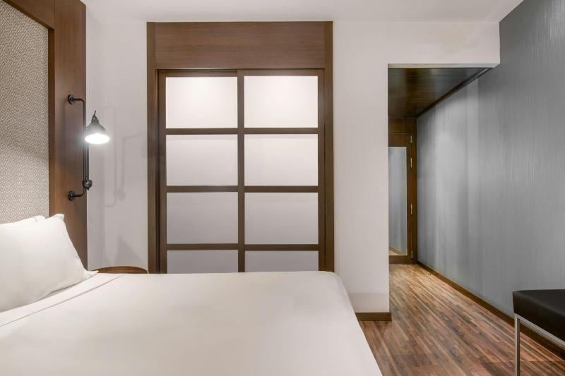 Standard Queen, Guest room, 1 Queen image 1