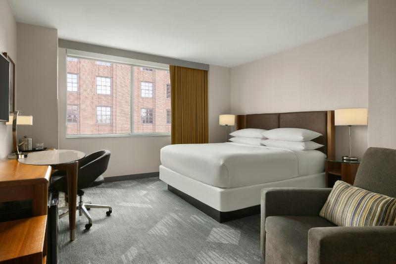 Standard King Room image 1