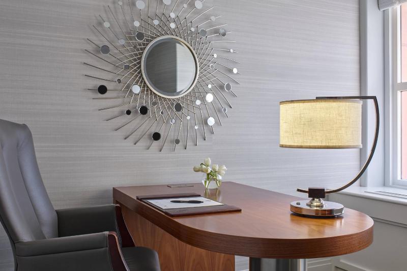 Executive King Room image 4