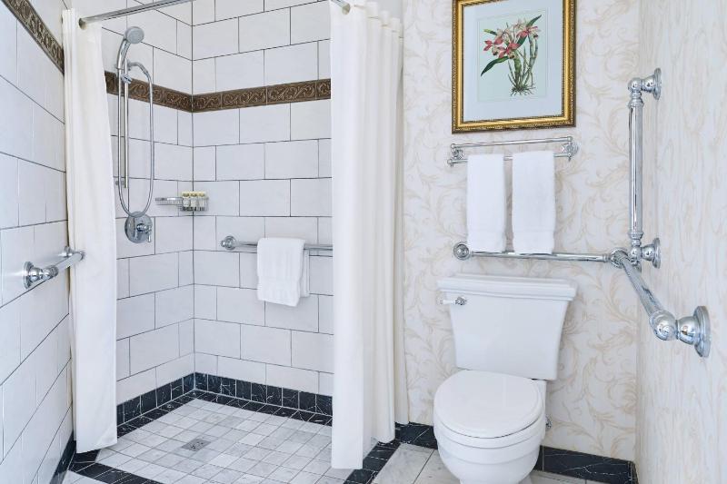 Executive King Room image 3