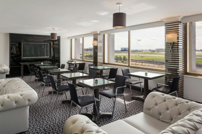 Executive Runway view suite image 4