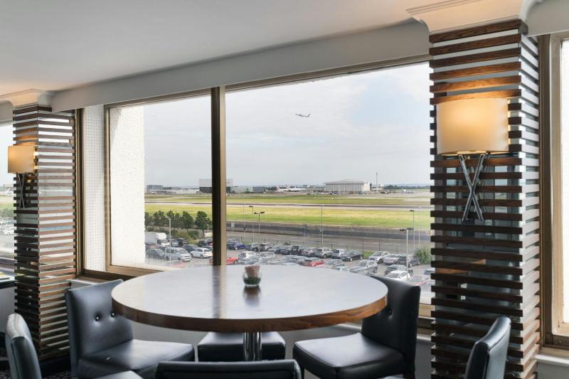 Executive Runway view suite image 3