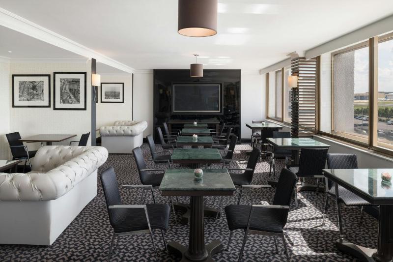 Executive Runway view suite image 2