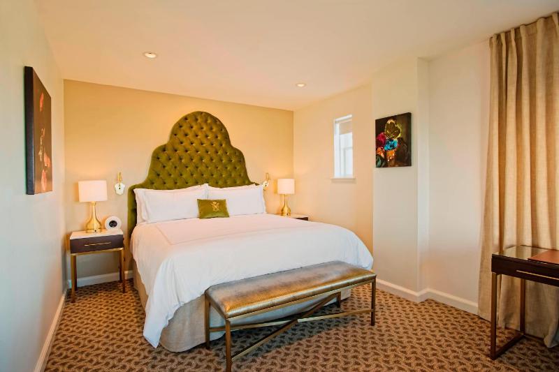 One-Bedroom King Suite image 4