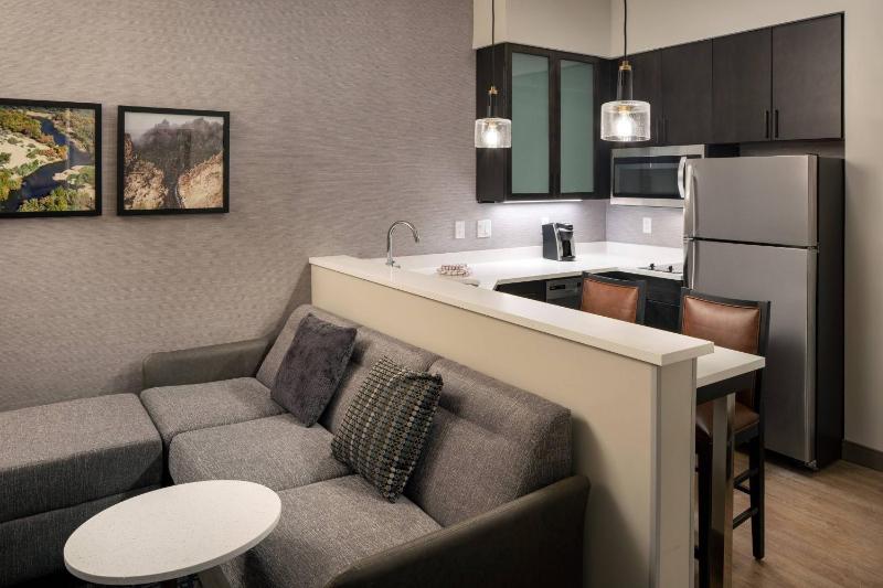 One-Bedroom King Suite with Balcony image 3