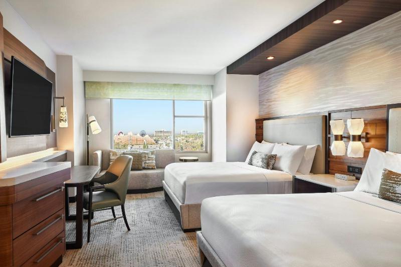 Deluxe Queen Room with Two Queen Beds and Premium Theme Park View image 1