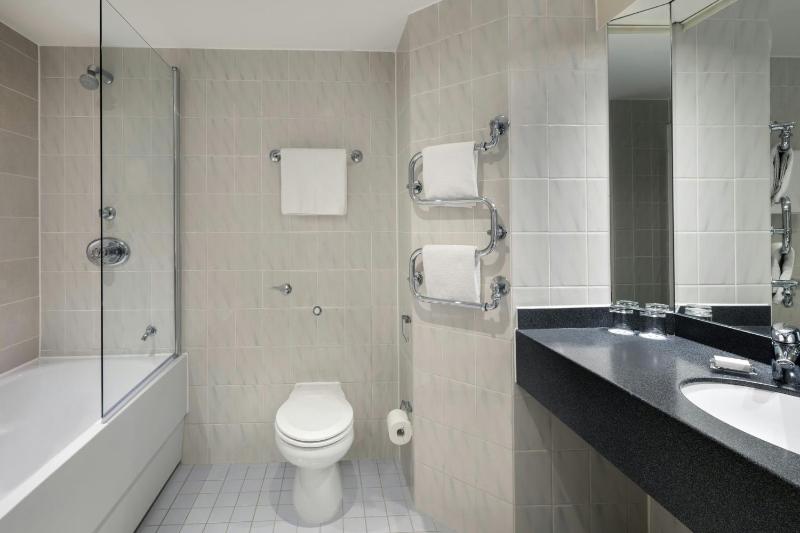 Superior King Room with Sofa Bed image 3