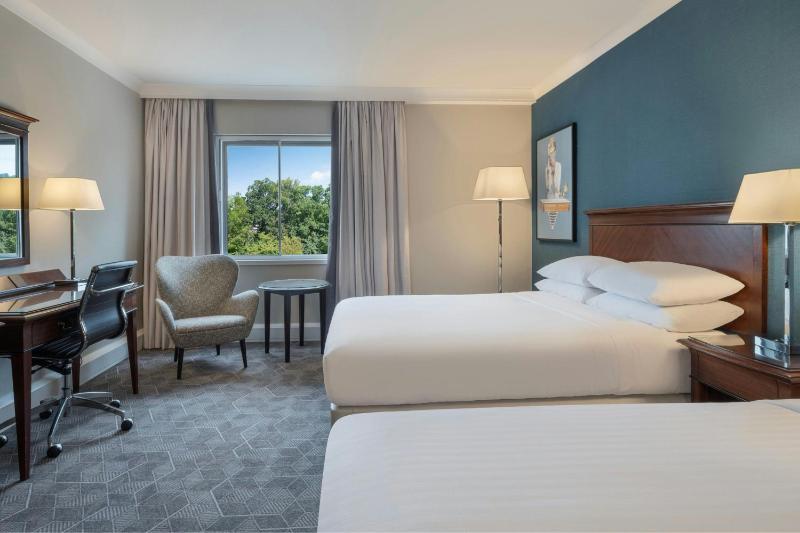 Deluxe Queen Room with Two Queen Beds image 4