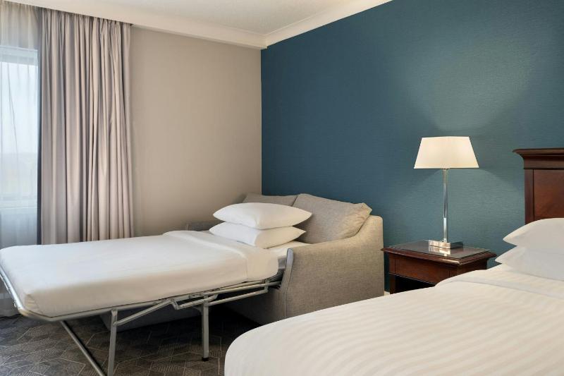 Deluxe King Room with Sofa Bed image 4