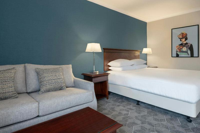 Deluxe King Room with Sofa Bed image 2