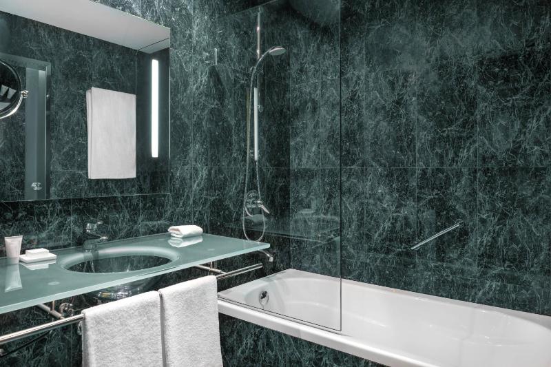 Junior Suite Room, Junior Suite, 1 King                            image 3