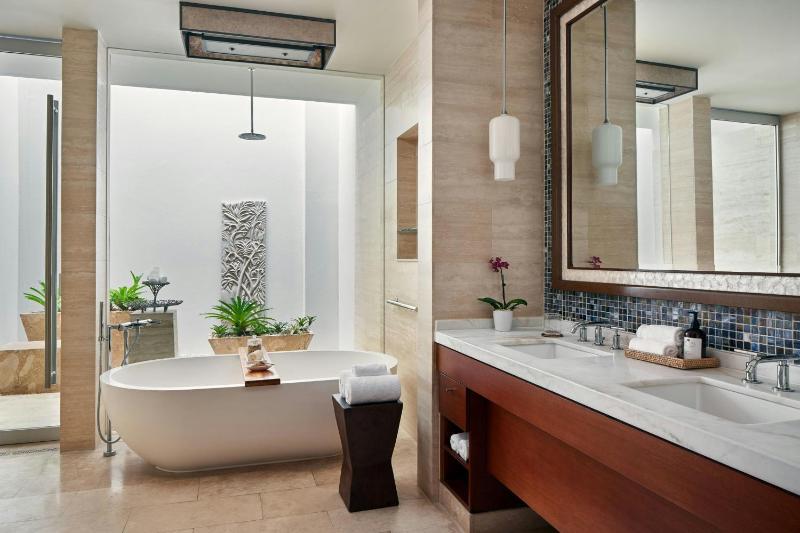East Beach King Room with Plunge Pool – First Floor image 4