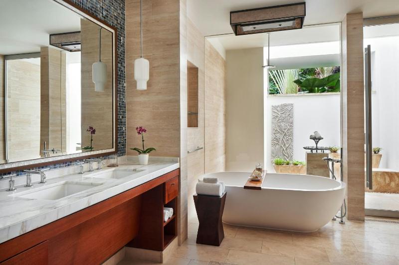 East Beach King Room with Plunge Pool – First Floor image 3