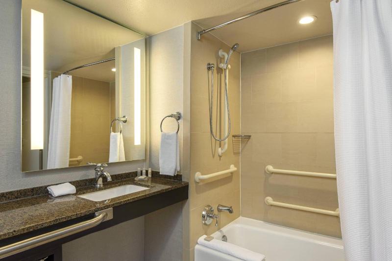 Double Room with Two Queen Beds - Pool View (No Resort Fees) image 3