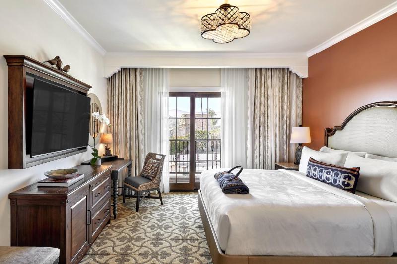 1 Bedroom Suite, 1 King, Sofa bed, Fireplace image 4