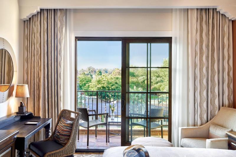 Guest room, 1 King, Balcony image 4
