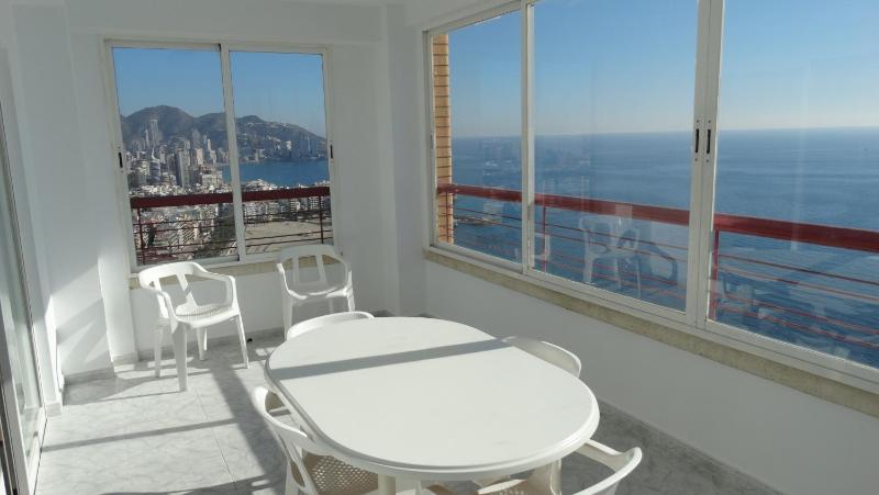 Three-Bedroom Apartment with Sea View (4-6 Adults) image 1