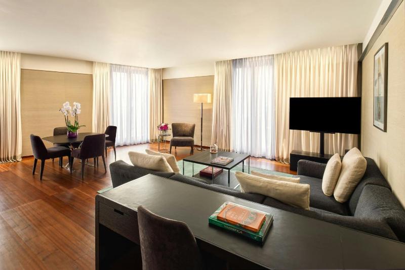 Knightsbridge Suite image 2