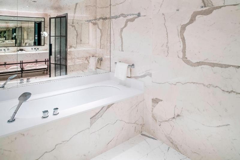 Junior Suite image 3