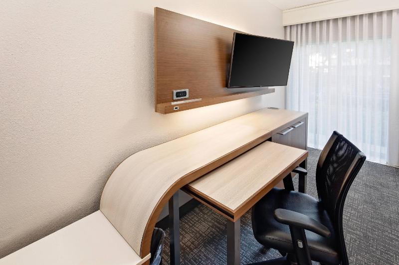Courtyard by Marriott Fort Lauderdale North/Cypress Creek - image 24