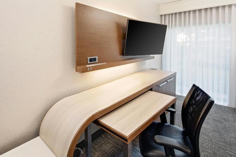 Courtyard by Marriott Fort Lauderdale North/Cypress Creek - image 7