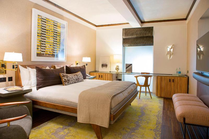 Queen Room image 3