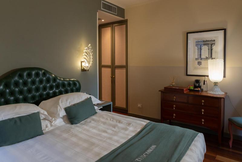 Standard Double Room image 4