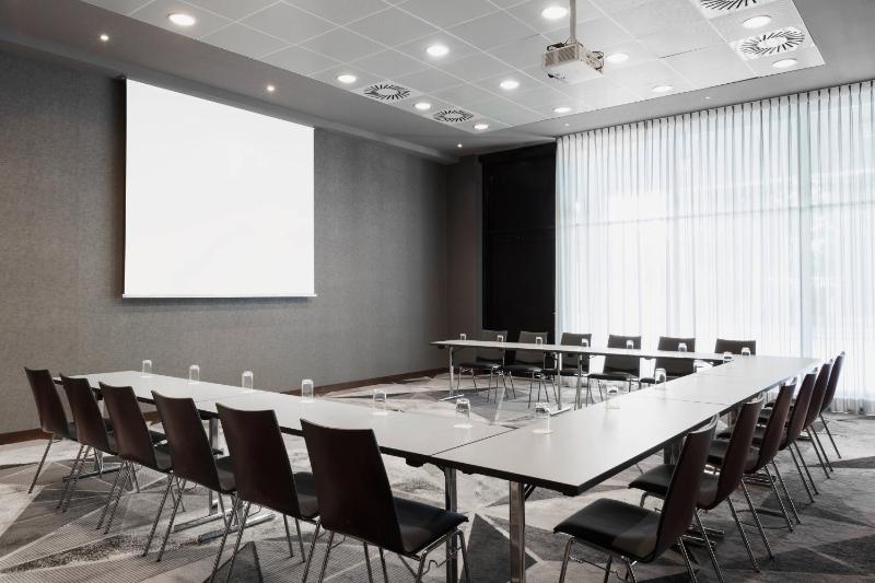 Courtyard by Marriott Munich City East - image 3