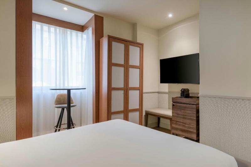 Standard, Guest room, 1 Queen image 1