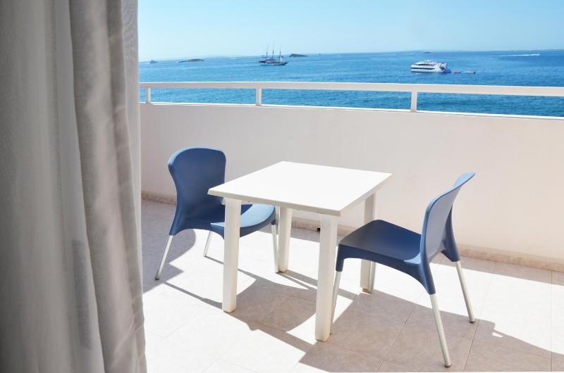 Studio with Sea View image 3